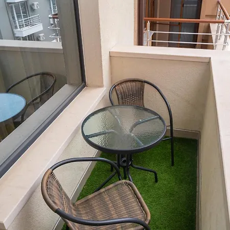 Апартаменти Sea View With Free Parking