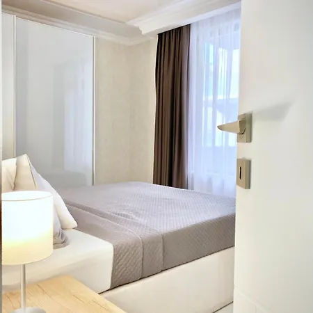 Апартаменти Sea View With Free Parking