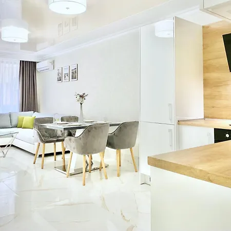 Апартаменти Sea View With Free Parking *