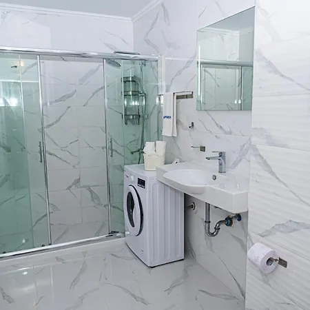 Sea View With Free Parking Апартаменты Поморие