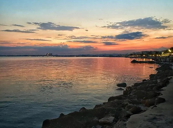 Apartment Sea View With Free Parking